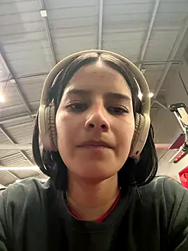 Snapshot of _vaness chatting on 2, 12, 2025 vaness online show from 2, 12, 2025