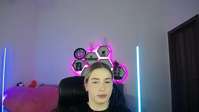 SabrinViolet online show from 5, 10, 2025