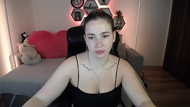 Snapshot of SabrinViolet chatting on 13, 7, 2026 SabrinViolet online show from 13, 7, 2026