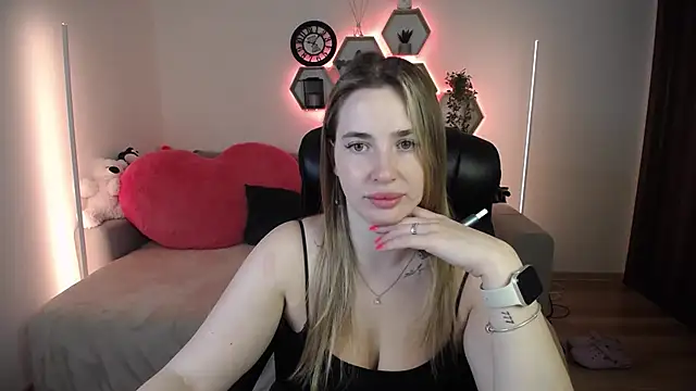 Snapshot of SabrinViolet chatting on 23, 7, 2026 SabrinViolet online show from 23, 7, 2026