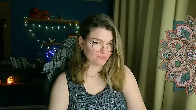 Snapshot of VioletteWay chatting on 16, 11, 2025 VioletteWay online show from 16, 11, 2025