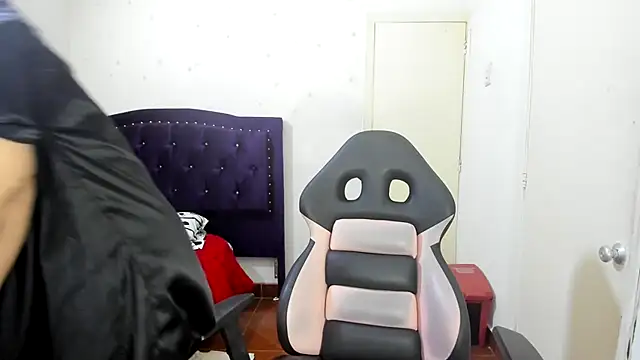 Snapshot of vikyadams chatting on 19, 9, 2025 vikyadams online show from 19, 9, 2025