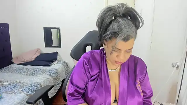 Snapshot of vikyadams chatting on 23, 10, 2025 vikyadams online show from 23, 10, 2025