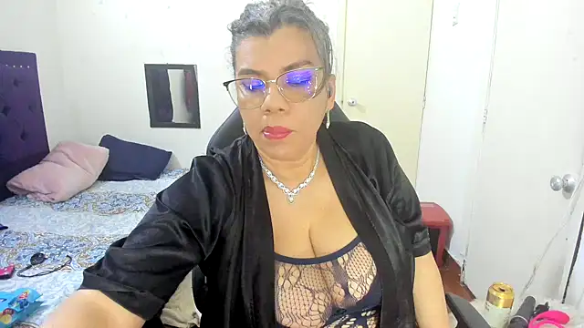 Snapshot of vikyadams chatting on 24, 10, 2025 vikyadams online show from 24, 10, 2025