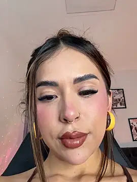 Luna  Ponce online show from 24, 9, 2025