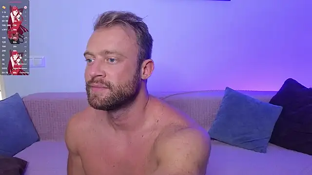 Snapshot of MaxMia chatting on 4, 10, 2025 MaxMia online show from 4, 10, 2025