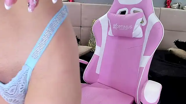 Snapshot of PamelaAnderson_2 chatting on 8, 2, 2025 PamelaAnderson 2 online show from 8, 2, 2025