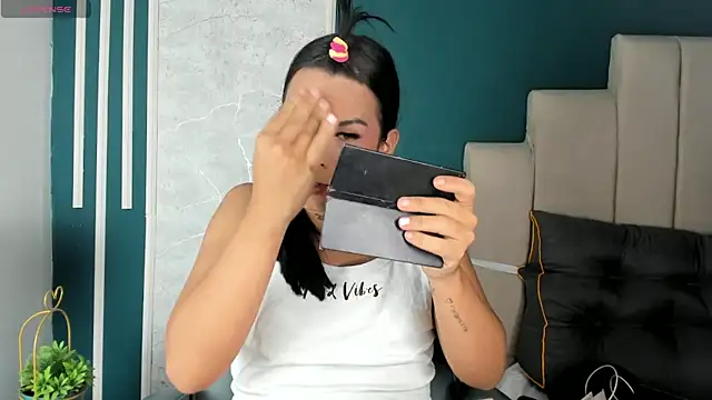 yossi peach cute online show from 15, 1, 2026