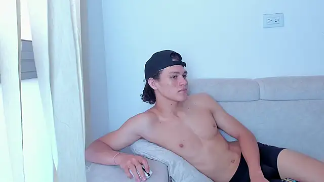 Snapshot of laurent_nova chatting on 28, 1, 2025 laurent nova online show from 28, 1, 2025