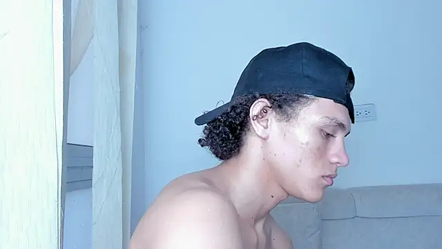 Snapshot of laurent_nova chatting on 28, 1, 2025 laurent nova online show from 28, 1, 2025