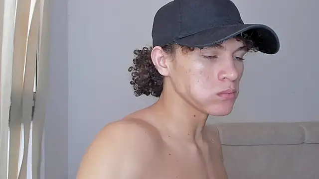 Snapshot of laurent_nova chatting on 29, 1, 2025 laurent nova online show from 29, 1, 2025