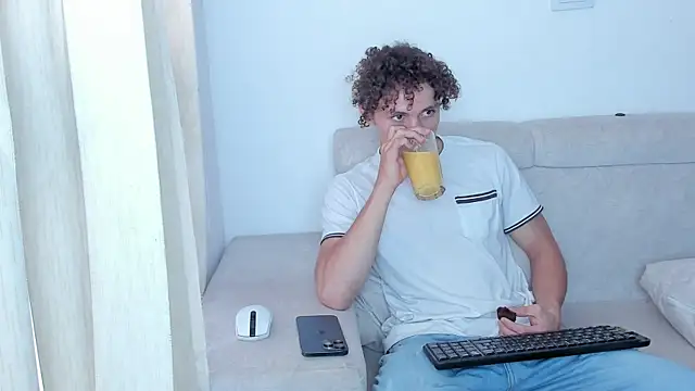 Snapshot of laurent_nova chatting on 6, 2, 2025 laurent nova online show from 6, 2, 2025