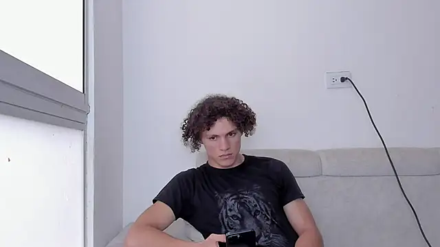 Snapshot of laurent_nova chatting on 18, 2, 2025 laurent nova online show from 18, 2, 2025