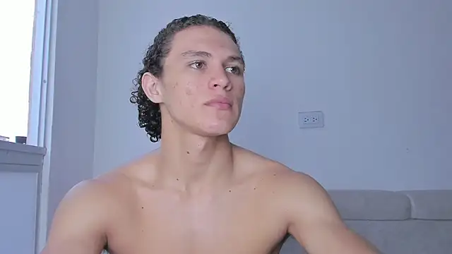 Snapshot of laurent_nova chatting on 19, 2, 2025 laurent nova online show from 19, 2, 2025