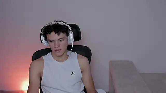 Snapshot of laurent_nova chatting on 8, 9, 2025 laurent nova online show from 8, 9, 2025