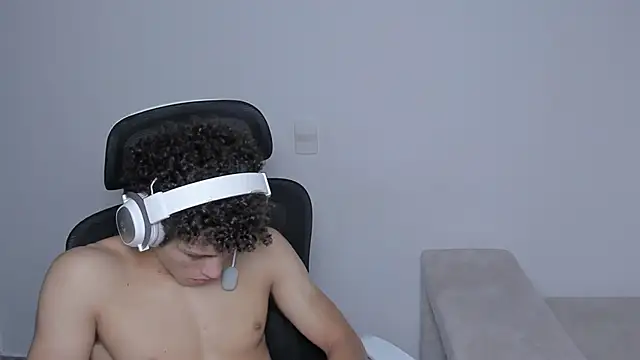 Snapshot of laurent_nova chatting on 13, 9, 2025 laurent nova online show from 13, 9, 2025