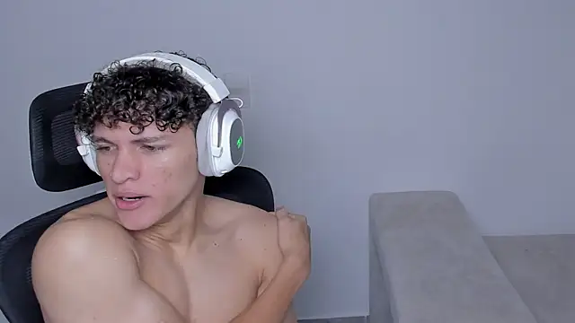 Snapshot of laurent_nova chatting on 17, 9, 2025 laurent nova online show from 17, 9, 2025