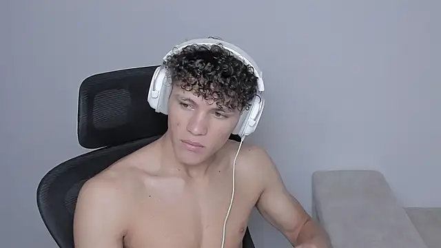 Snapshot of laurent_nova chatting on 22, 9, 2025 laurent nova online show from 22, 9, 2025