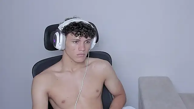 Snapshot of laurent_nova chatting on 23, 9, 2025 laurent nova online show from 23, 9, 2025