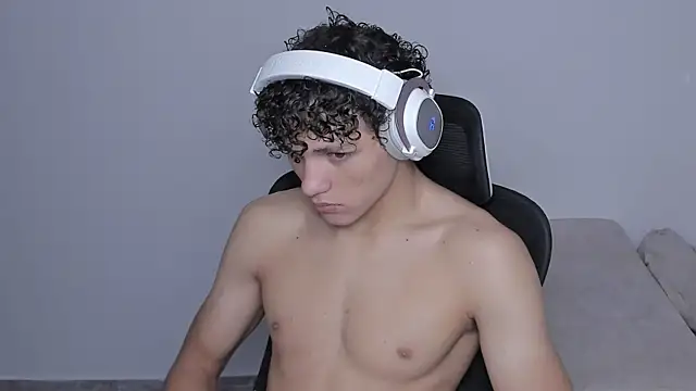 Snapshot of laurent_nova chatting on 28, 9, 2025 laurent nova online show from 28, 9, 2025