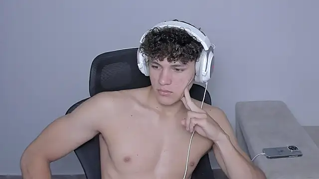 Snapshot of laurent_nova chatting on 2, 10, 2025 laurent nova online show from 2, 10, 2025