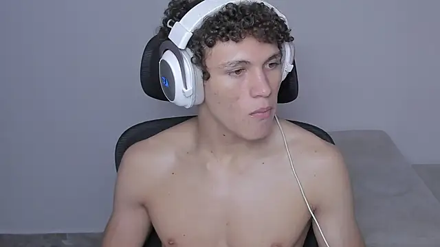 Snapshot of laurent_nova chatting on 4, 10, 2025 laurent nova online show from 4, 10, 2025