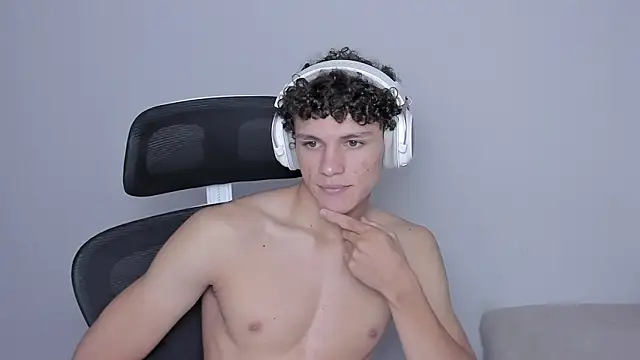 Snapshot of laurent_nova chatting on 6, 10, 2025 laurent nova online show from 6, 10, 2025