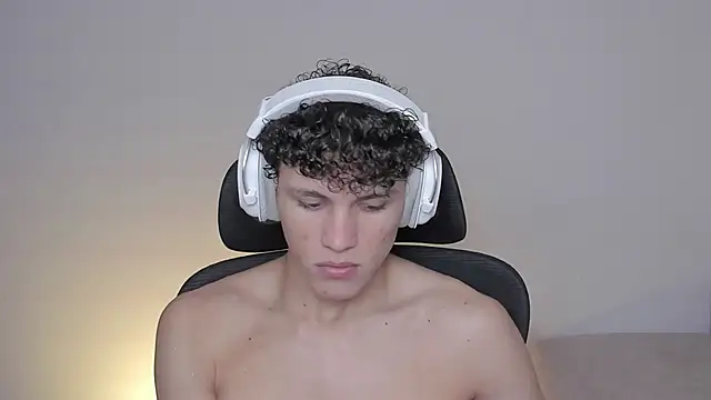 Snapshot of laurent_nova chatting on 7, 10, 2025 laurent nova online show from 7, 10, 2025