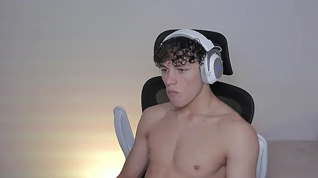 Snapshot of laurent_nova chatting on 9, 10, 2025 laurent nova online show from 9, 10, 2025