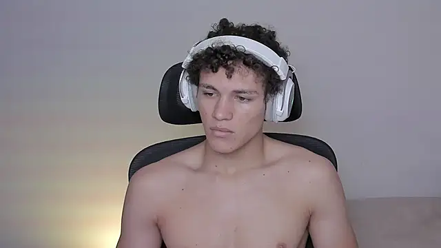 Snapshot of laurent_nova chatting on 15, 10, 2025 laurent nova online show from 15, 10, 2025