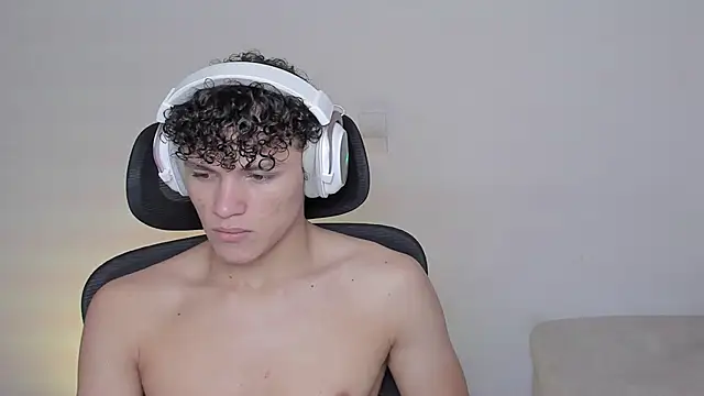 Snapshot of laurent_nova chatting on 16, 10, 2025 laurent nova online show from 16, 10, 2025