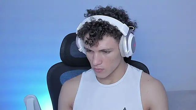 Snapshot of laurent_nova chatting on 21, 10, 2025 laurent nova online show from 21, 10, 2025