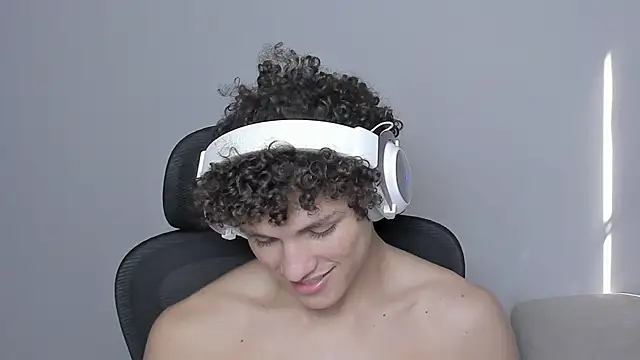 Snapshot of laurent_nova chatting on 22, 10, 2025 laurent nova online show from 22, 10, 2025