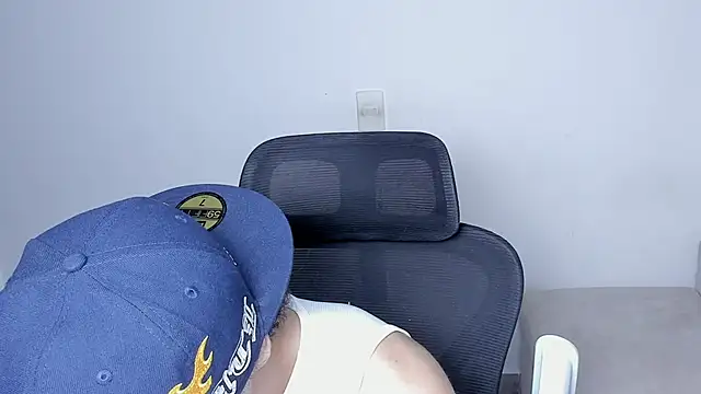 Snapshot of laurent_nova chatting on 3, 12, 2025 laurent nova online show from 3, 12, 2025