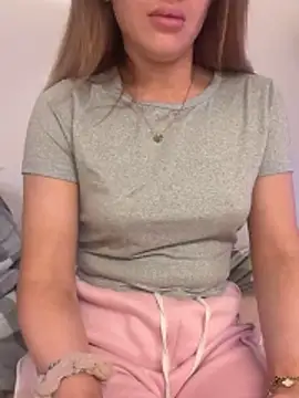 Snapshot of Holly-Glamour chatting on 23, 11, 2025 Holly-Glamour online show from 23, 11, 2025