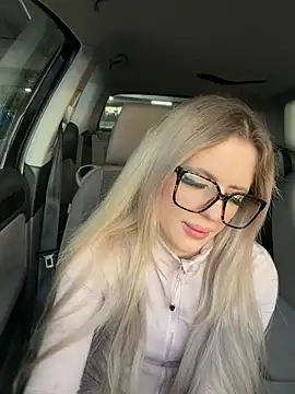 Holly-Glamour online show from 16, 5, 2026