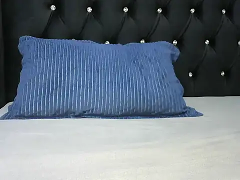 Cryaluna online show from 19, 10, 2025