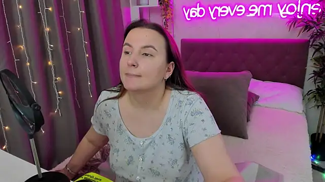 Snapshot of FeralPeach chatting on 7, 12, 2024 FeralPeach online show from 7, 12, 2024