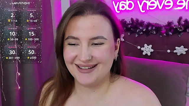 Snapshot of FeralPeach chatting on 4, 1, 2025 FeralPeach online show from 4, 1, 2025