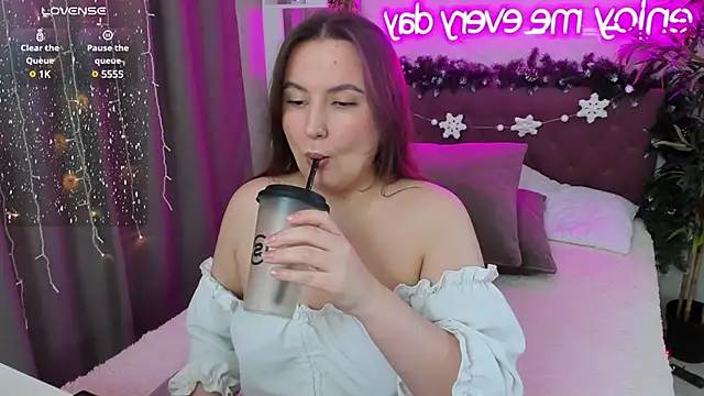 Snapshot of FeralPeach chatting on 19, 1, 2025 FeralPeach online show from 19, 1, 2025