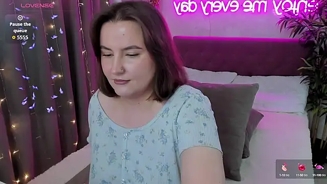 Snapshot of FeralPeach chatting on 13, 9, 2025 FeralPeach online show from 13, 9, 2025
