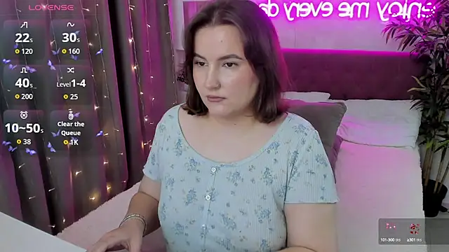 Snapshot of FeralPeach chatting on 17, 9, 2025 FeralPeach online show from 17, 9, 2025