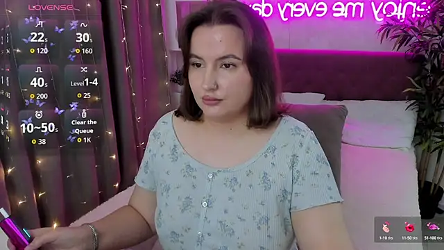 Snapshot of FeralPeach chatting on 18, 9, 2025 FeralPeach online show from 18, 9, 2025
