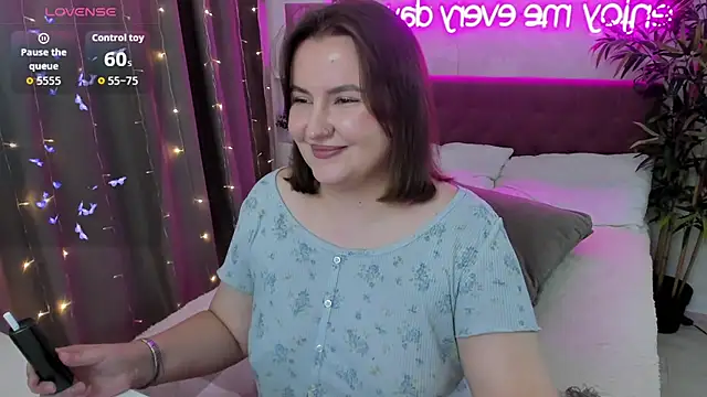 Snapshot of FeralPeach chatting on 1, 10, 2025 FeralPeach online show from 1, 10, 2025