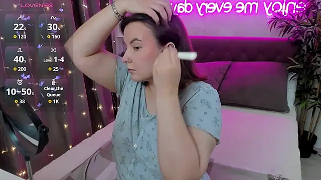 Snapshot of FeralPeach chatting on 3, 10, 2025 FeralPeach online show from 3, 10, 2025
