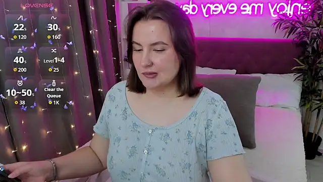 Snapshot of FeralPeach chatting on 15, 10, 2025 FeralPeach online show from 15, 10, 2025