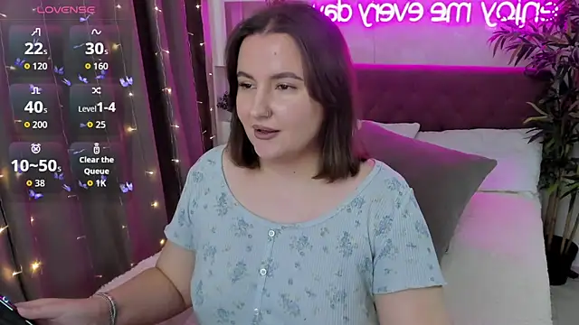 Snapshot of FeralPeach chatting on 17, 10, 2025 FeralPeach online show from 17, 10, 2025