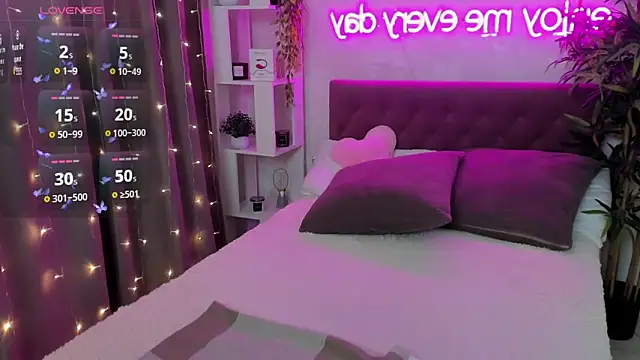 FeralPeach online show from 5, 4, 2026