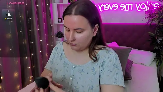 FeralPeach online show from 17, 5, 2026