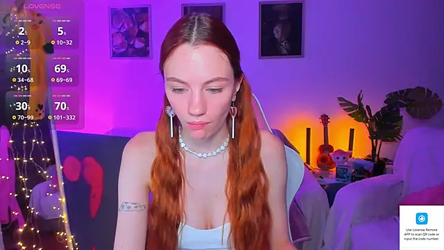 Snapshot of Alyssa_Smitt chatting on 8, 9, 2025 Alyssa Smitt online show from 8, 9, 2025